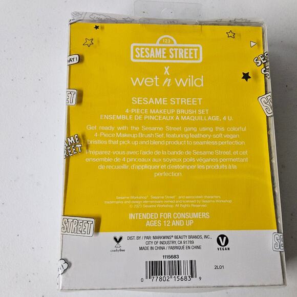 Sesame Street Wet N Wild Makeup Brushes Elmo Lip Tingling Gloss Lipstick Giggles - Picture 3 of 8